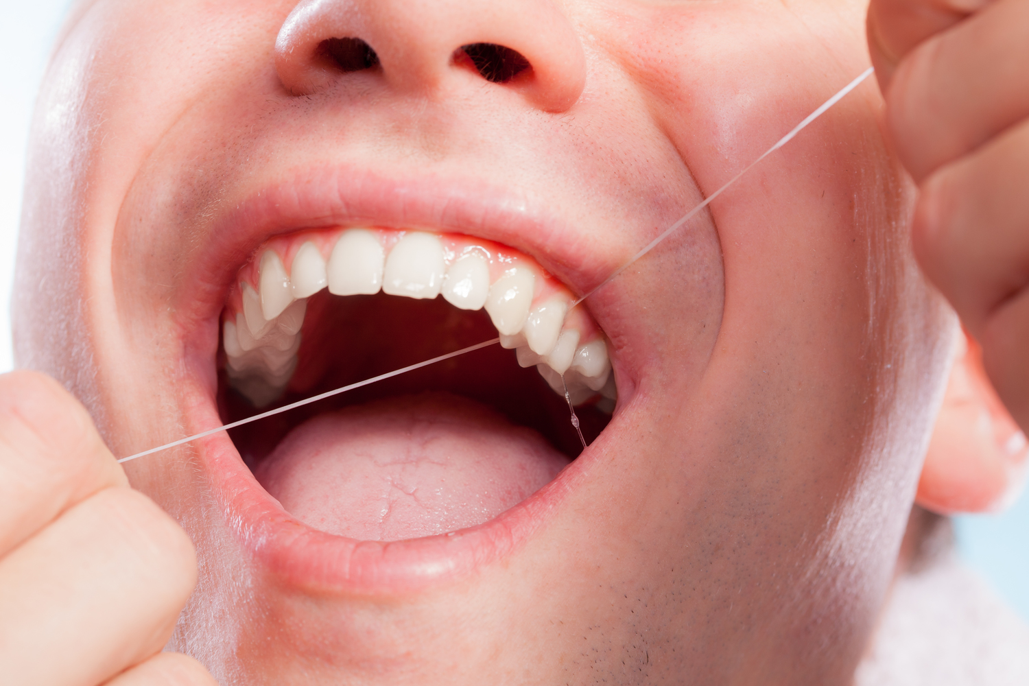 6 Ways to Naturally Brighten Teeth and Care for the Gums